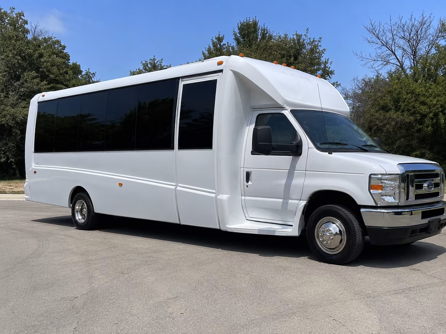 Lancaster Winery Tour & Pub Crawl Transportation party bus exterior