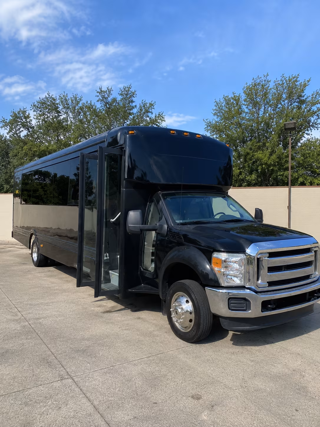 Lancaster Winery Tour & Pub Crawl Transportation party bus exterior